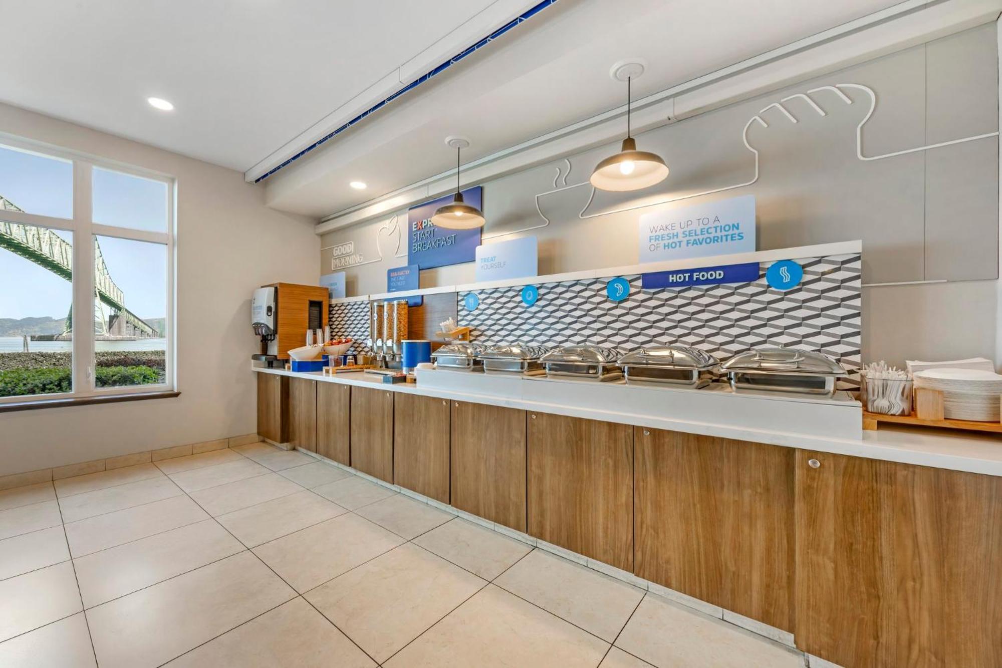 Holiday Inn Express Hotel & Suites Astoria By Ihg Exteriér fotografie